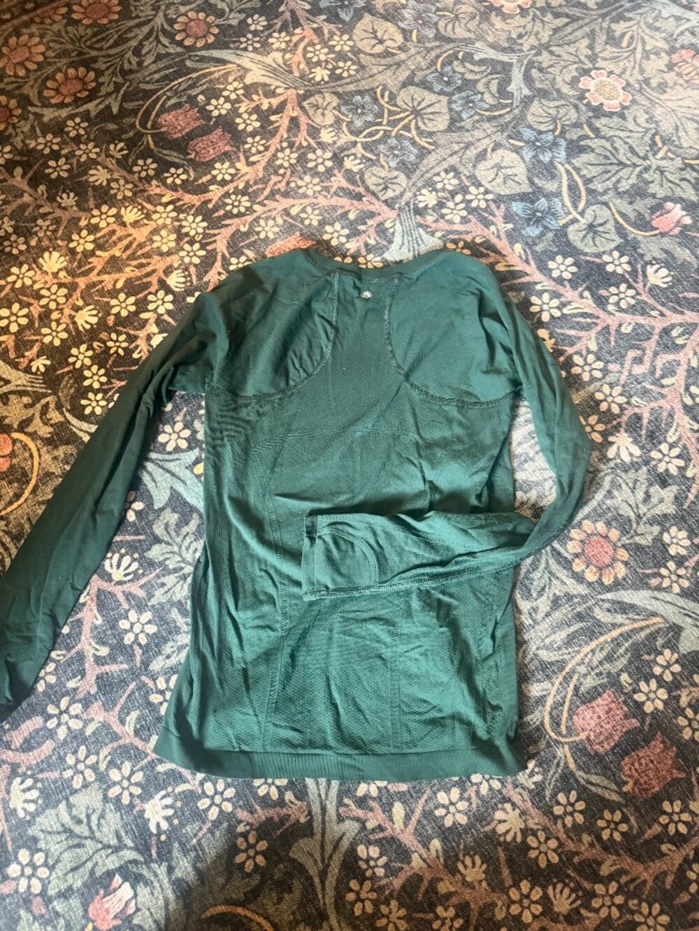 Athleta Seamless Long Sleeve Top Small, Green only worn a handful of times!